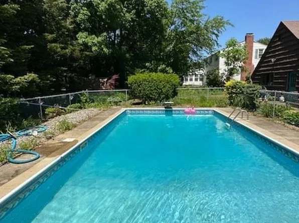 14 Quaker Lane, Enfield, CT 06082