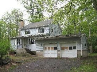 121 Onandaga Rd, Shohola, PA 18458