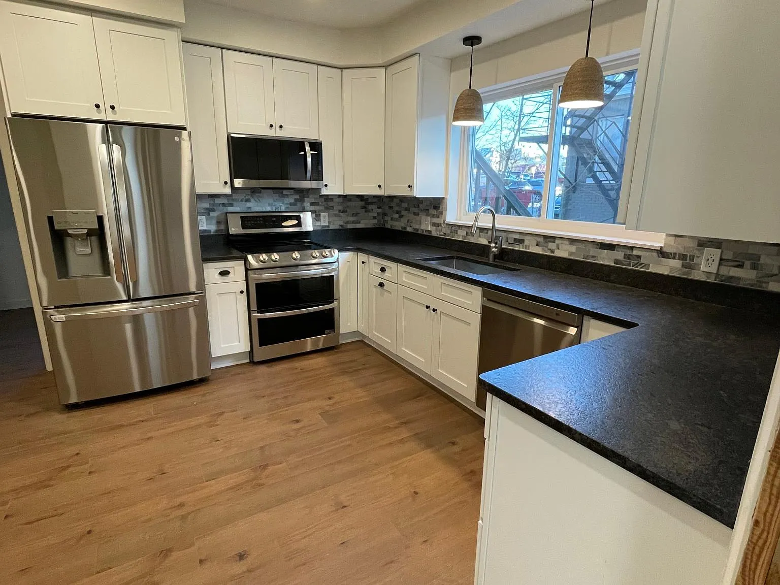 52 N Prospect St — Photo 2
