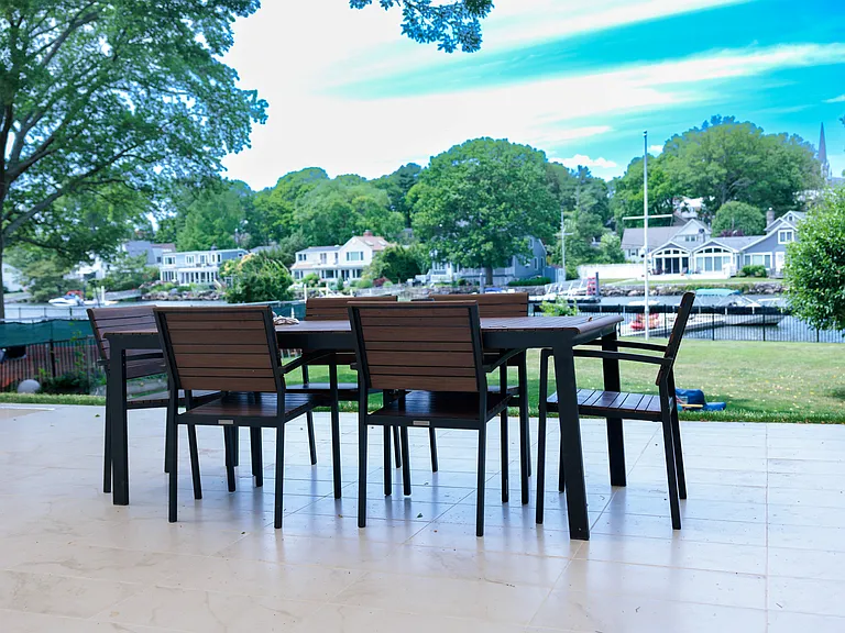 Dining al fresco over looking the water!