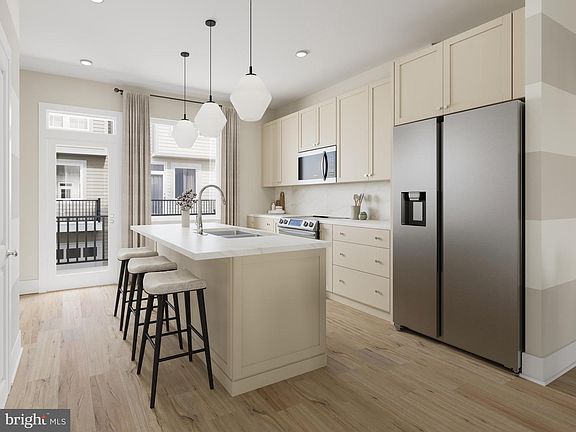 3rd image of 627 Belmont Bay Dr