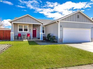 1041 Rolling Hills Rd, Roseburg, OR 97471