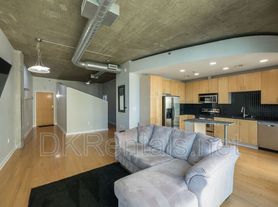 943 Peachtree St NE