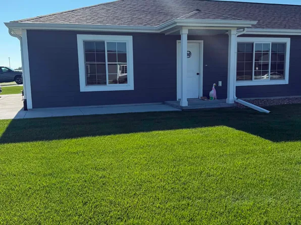 2103 W 38th St, Kearney, NE 68845