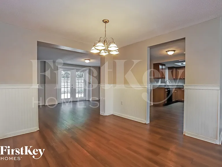 10805 Piccadilly Rd — Photo 3