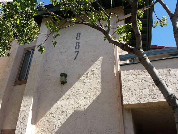 2nd image of 887 W San Ysidro Blvd Unit 3