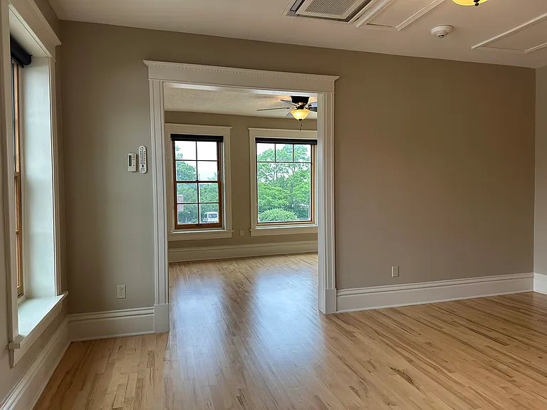 129 S Batavia Ave #2EAST — Photo 17