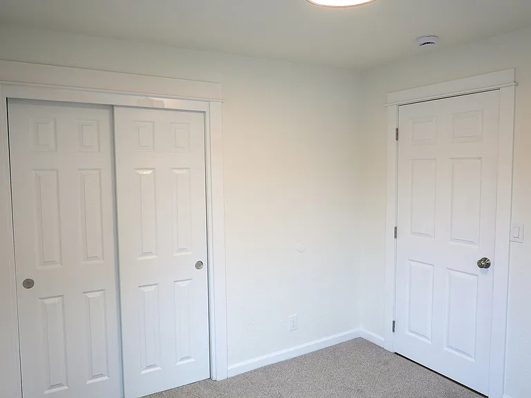 Trees Apartment Available Now — Photo 18