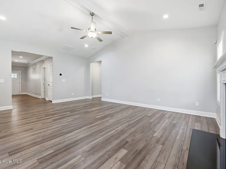 511 Pondpine Ln — Photo 6
