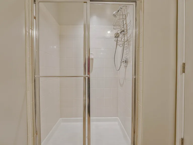 25218 Briargate Ter — Photo 35