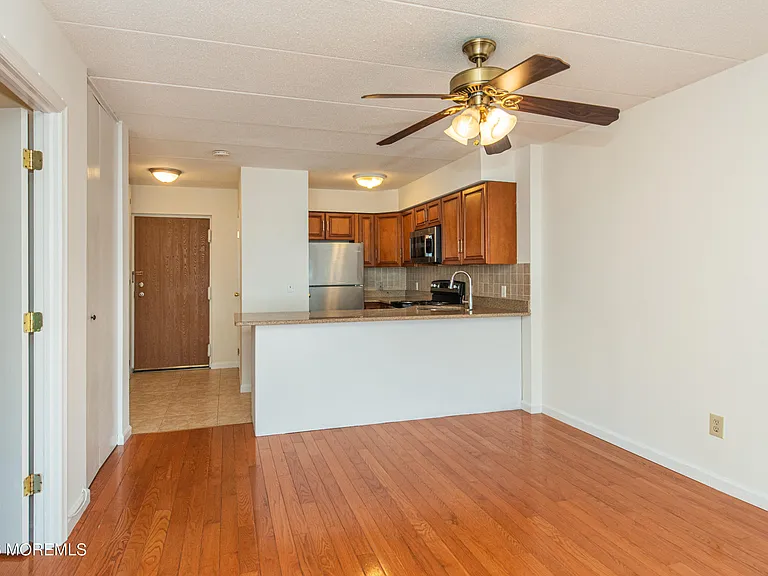 5 Linden St #3J — Photo 7