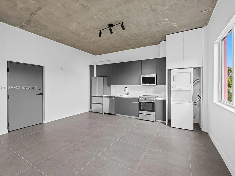 315 NW 32nd St #307 — Photo 8