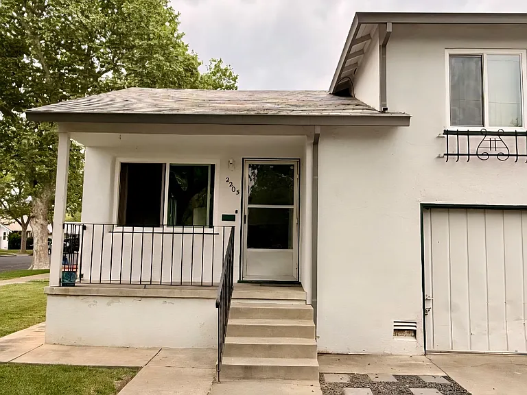 2205 O St — Photo 1
