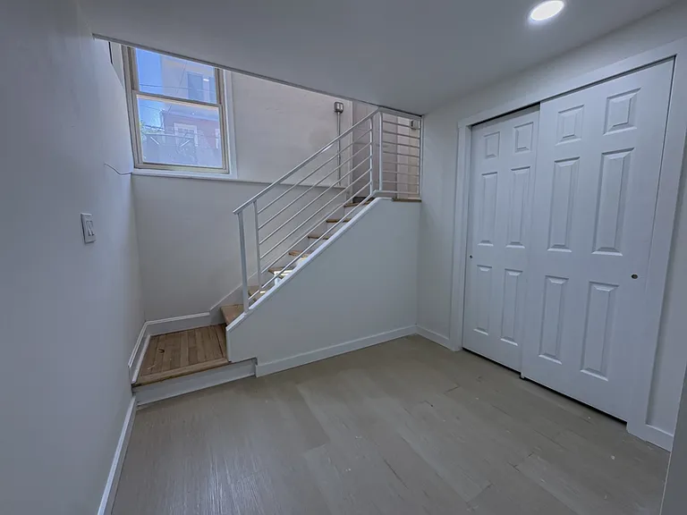 1934 Green St #1R — Photo 12
