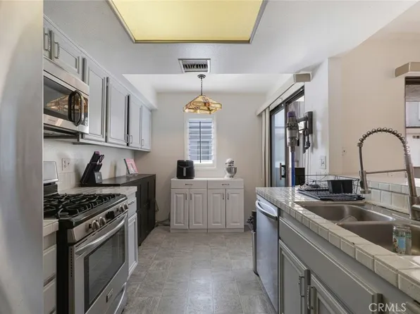 10231 Independence Ave, Chatsworth, CA 91311