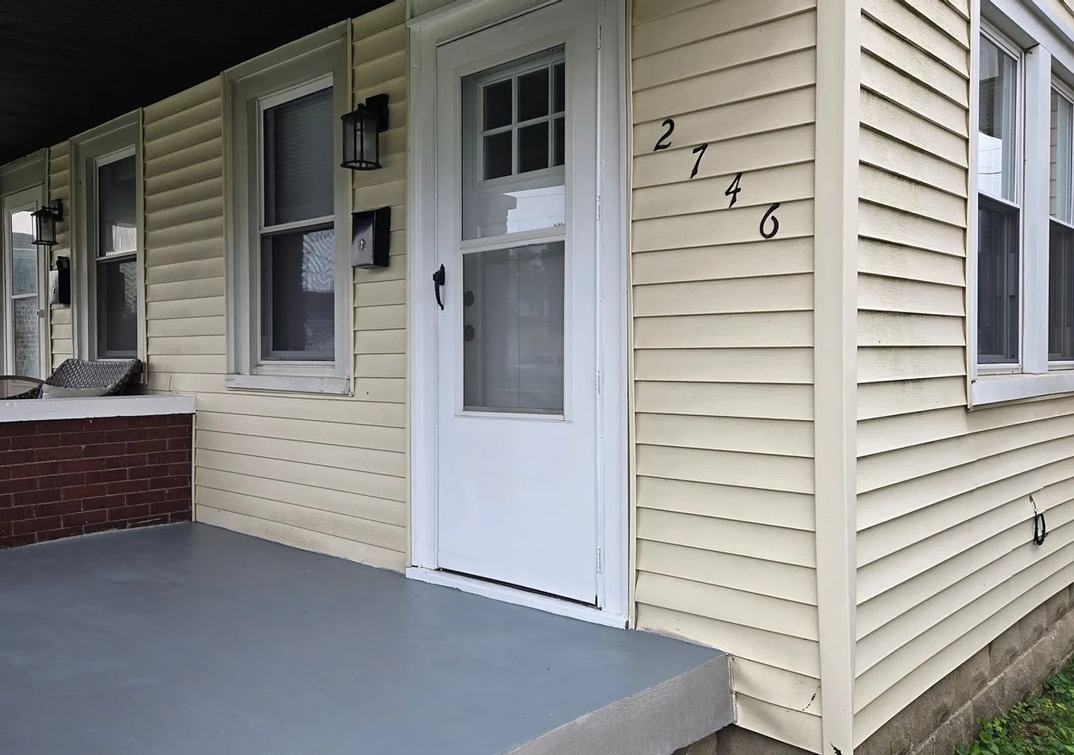 Updated 2 bedroom Townhouse - Garfield Park-South Neighborhood — Photo 3