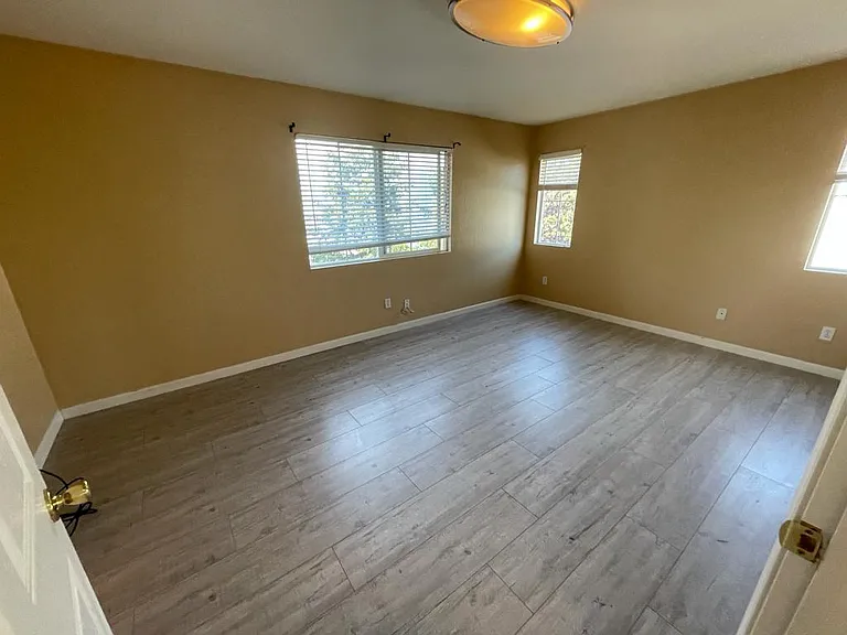 21 Anjou Cir — Photo 16