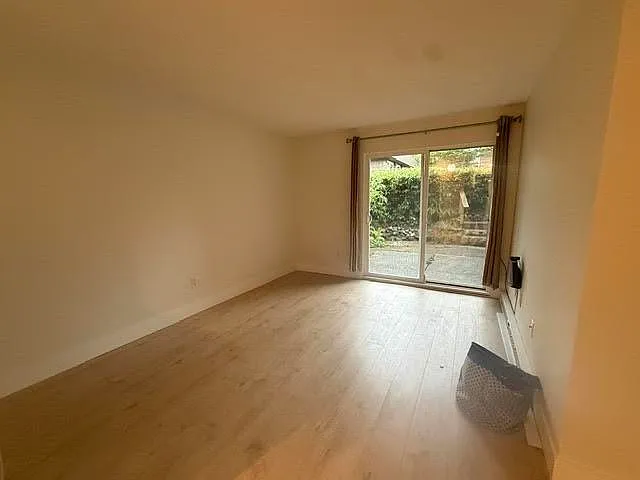 3 bed, 863 sqft, $2,700 — Photo 3