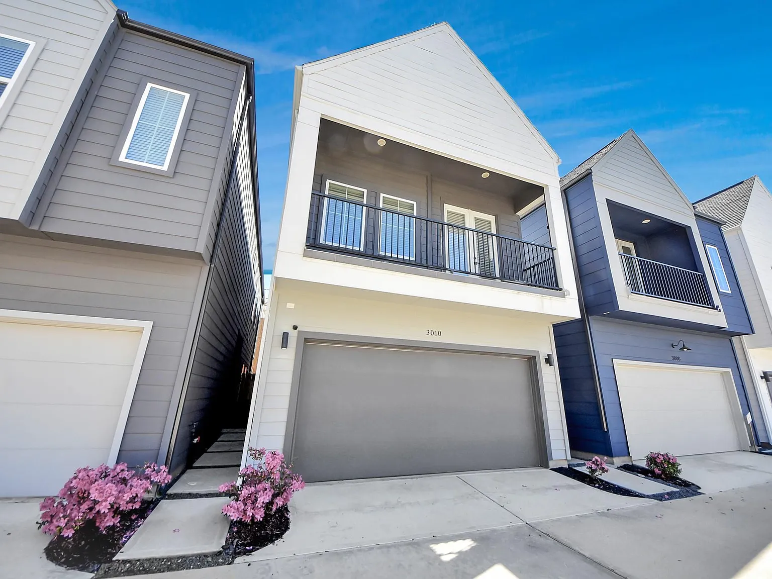 3 bed, 2.5 bath, 1570 sqft, $2,500 — Photo 3