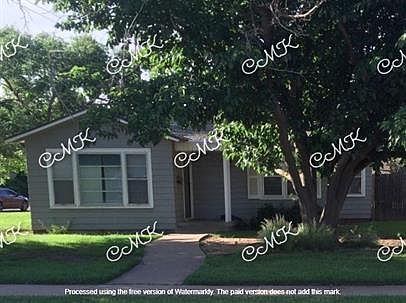 Charming 2-1-1 Home with Bonus Room on the corner of 2520 37th Street and Akron in Lubbock Texas. Conveniently located close to Texas Tech, Medical District, and anywhere you wish to go!