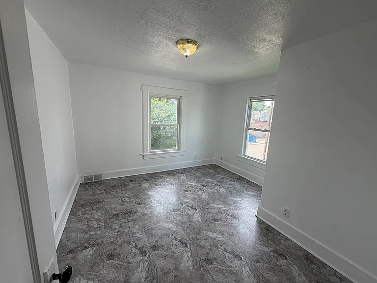 1120 Bedford Ave SW — Photo 5