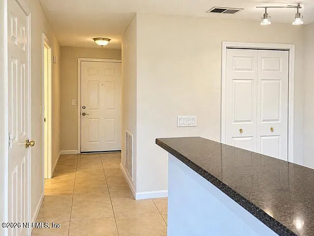 2 bed, 2.0 bath, 1320 sqft, $2,400 — Photo 3