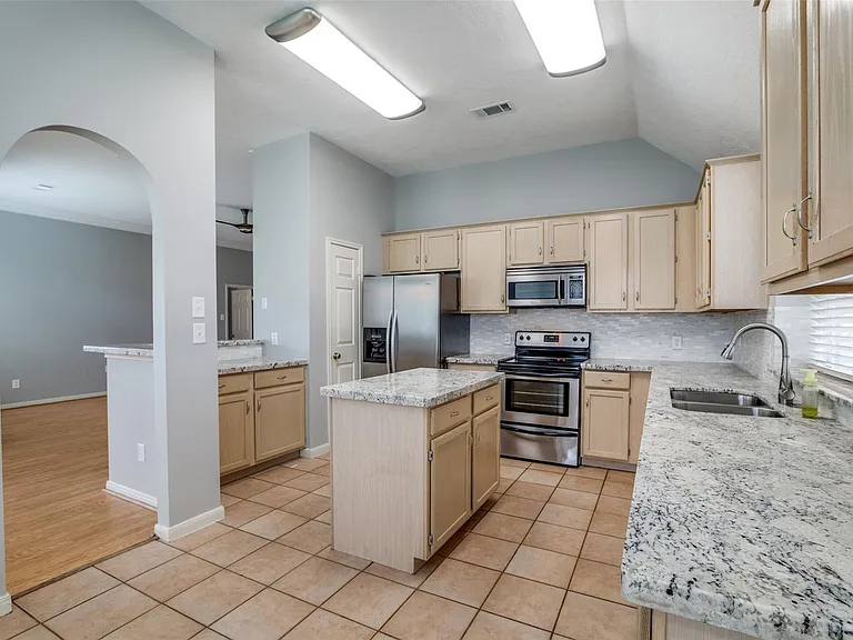 9331 Rodgers Rd — Photo 12