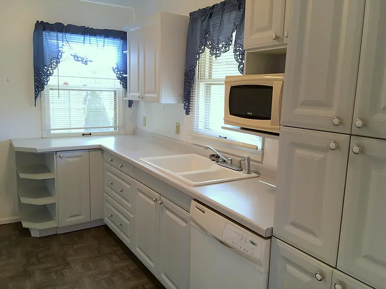 701 E Fairlawn Dr — Photo 6