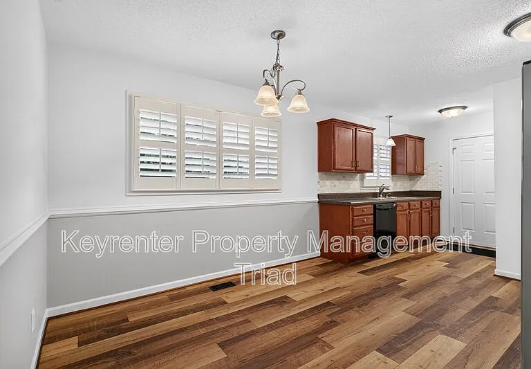 9415 Glen Cross Dr — Photo 10