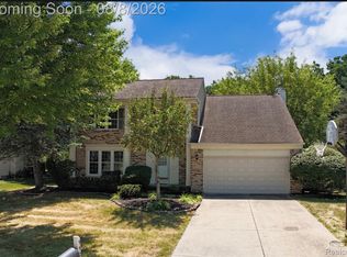 552 Whitney Dr, Rochester Hills, MI 48307