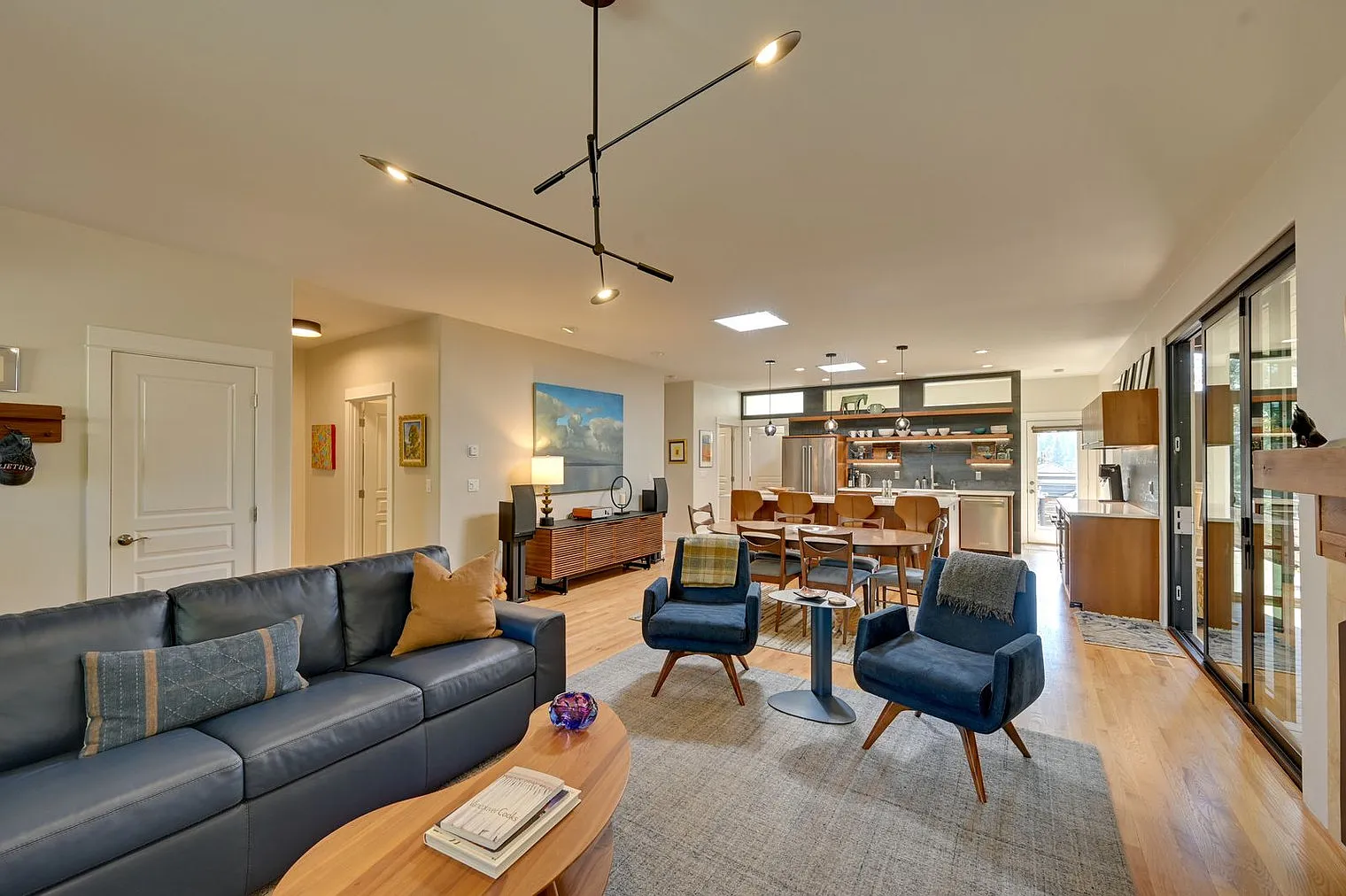 3 bed, 2.0 bath, 1797 sqft, $3,500 — Photo 3