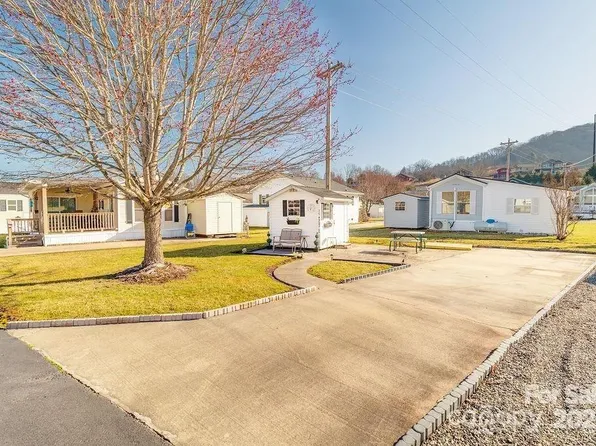 39 Polka Ln, Waynesville, NC 28785