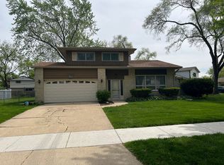 1823 E Basswood Ln, Mount Prospect, IL