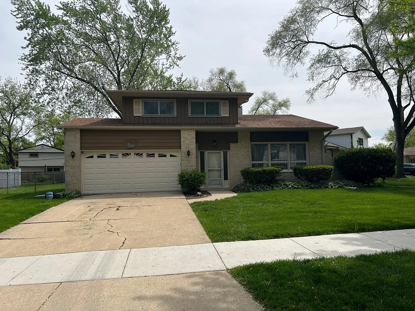 1823 E Basswood Ln photo 1