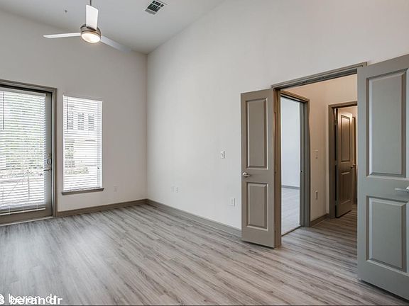 5th image of 3143 Beran Dr #918