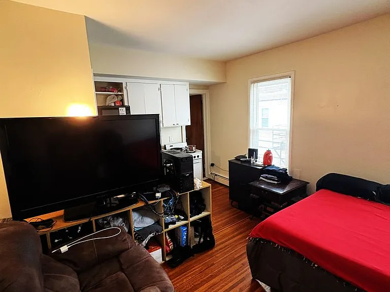 41 Cornell St — Photo 2
