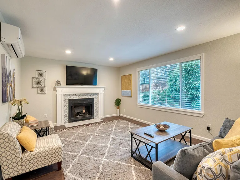 14213 Admiralty Way #A — Photo 3