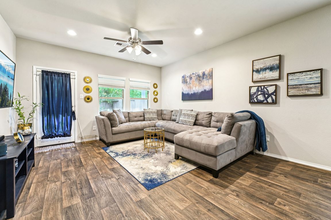 next background image