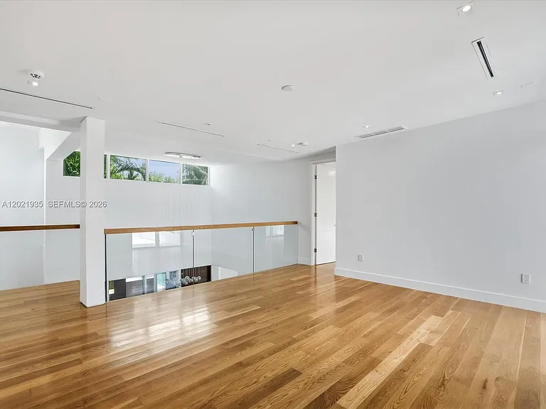 125 Hampton Ln — Photo 37