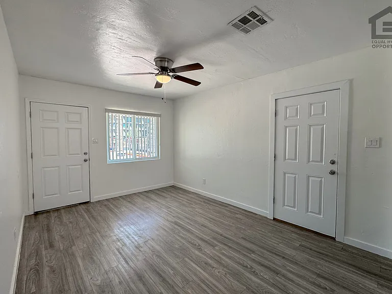 1342 E Willetta St — Photo 13