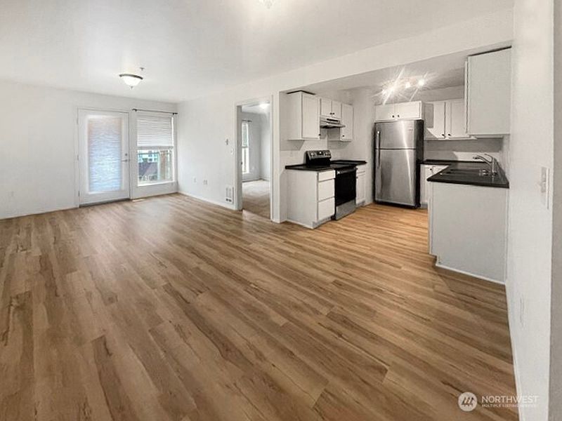 5th image of 1031 N State Street #310