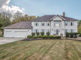 580 Williamsburg Dr, Highland Heights, OH 44143