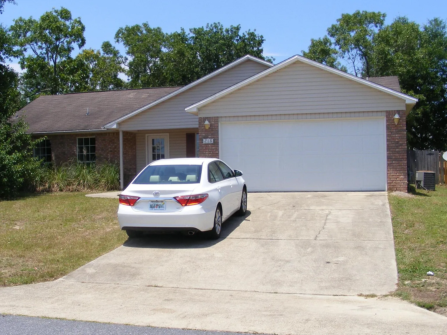 4 bed, 2039 sqft, $2,000 — Photo 1