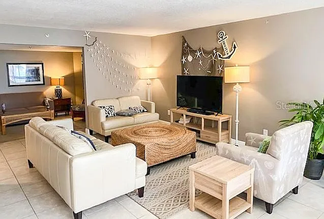3 bed, 3.0 bath, 1672 sqft, $7,750 — Photo 2
