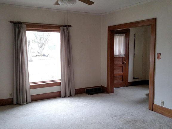 4th image of 704 Crawford Ave
