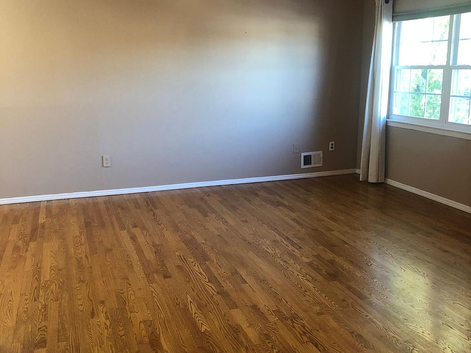 1st image of 14 Greencroft Ln
