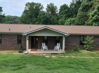 601 W Springwood Dr, Seneca, SC 29672