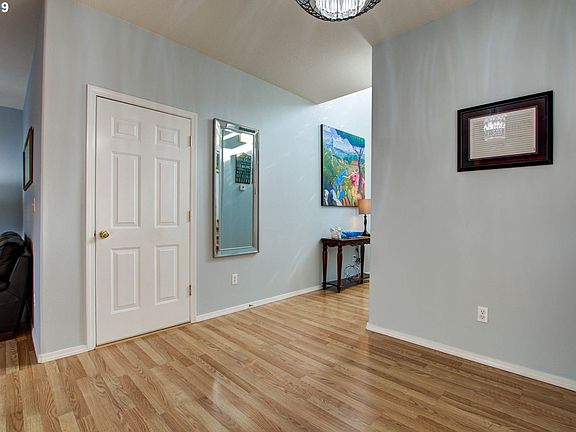 5th image of 807 NW Forest Creek Dr