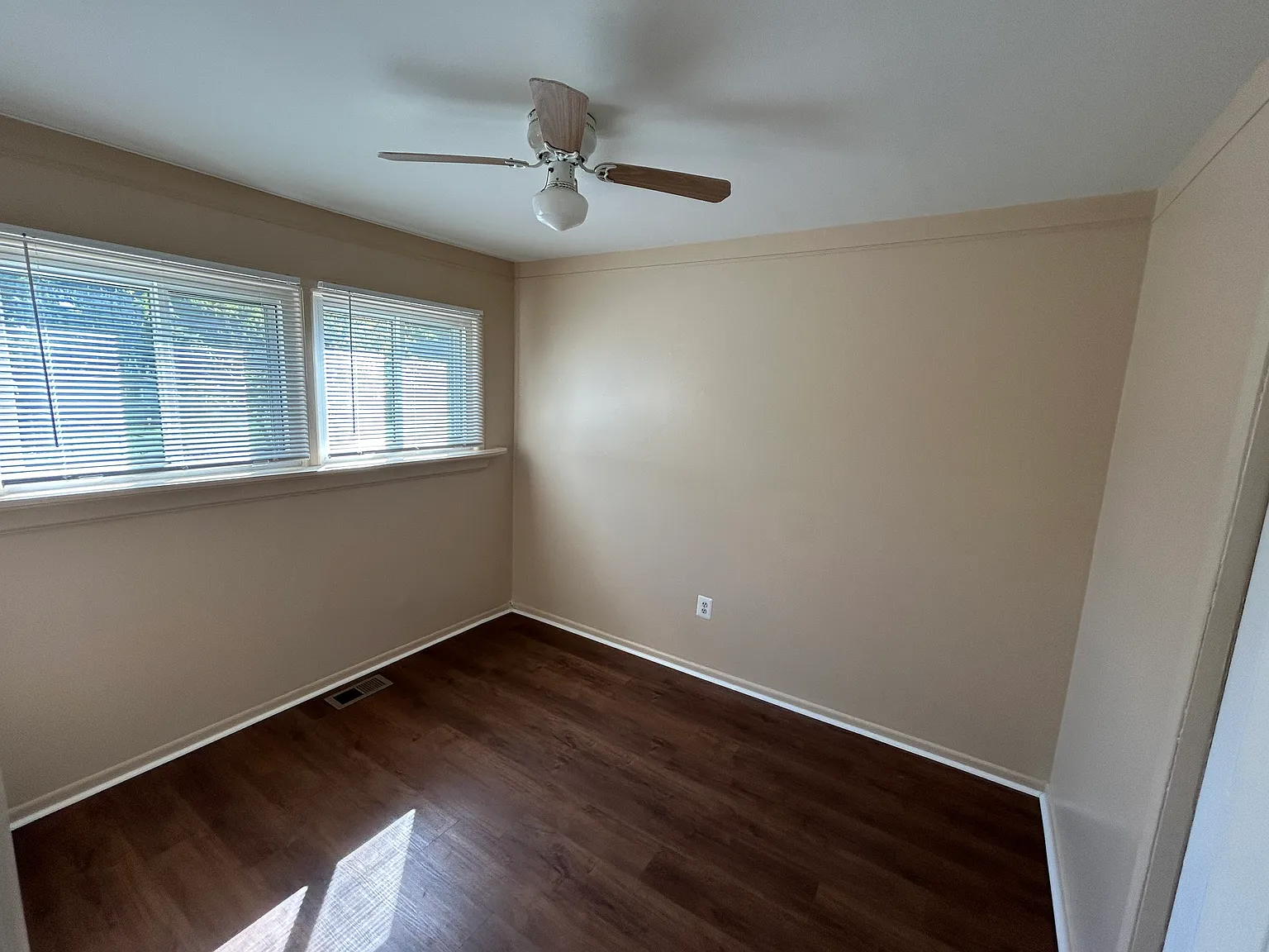 2 bed, 696 sqft, $1,200 — Photo 3