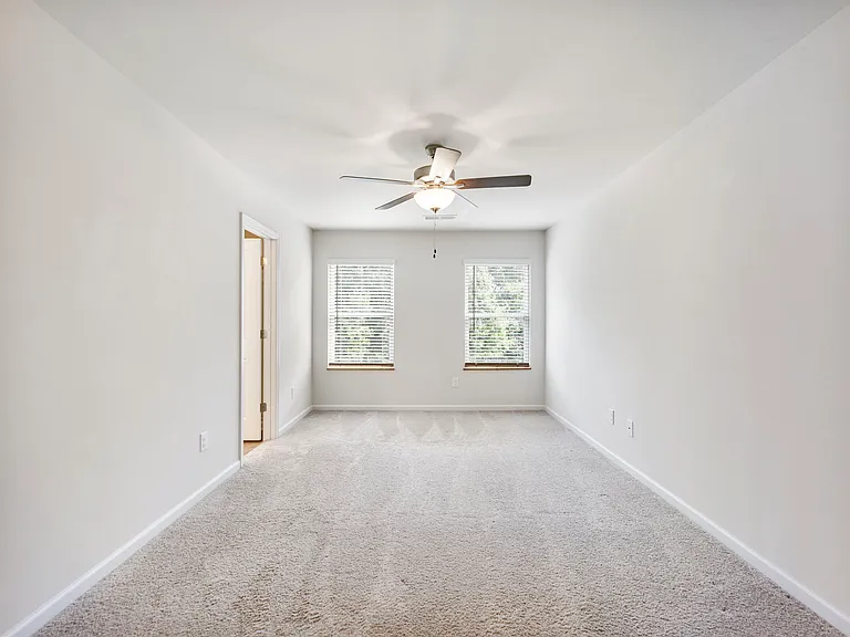 115 Buckingham Ln — Photo 32